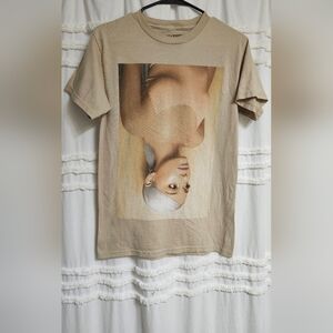 Like New, Ariana Grande "Sweetener" Tee.